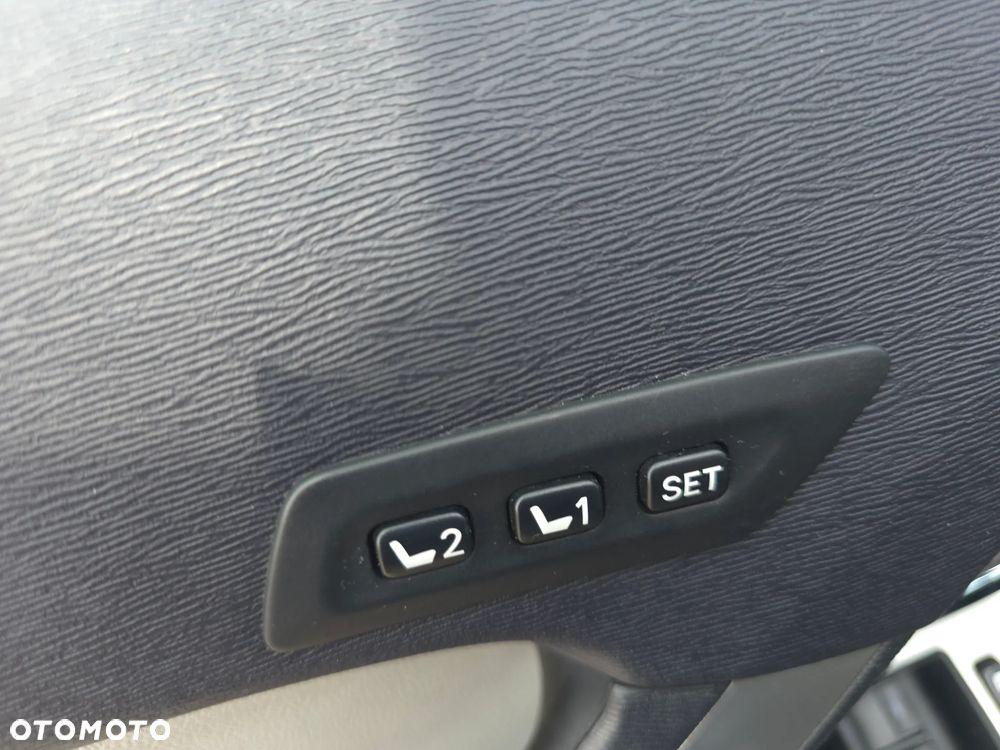 Toyota Avensis 2.0 Prestige NAVI MS - 19