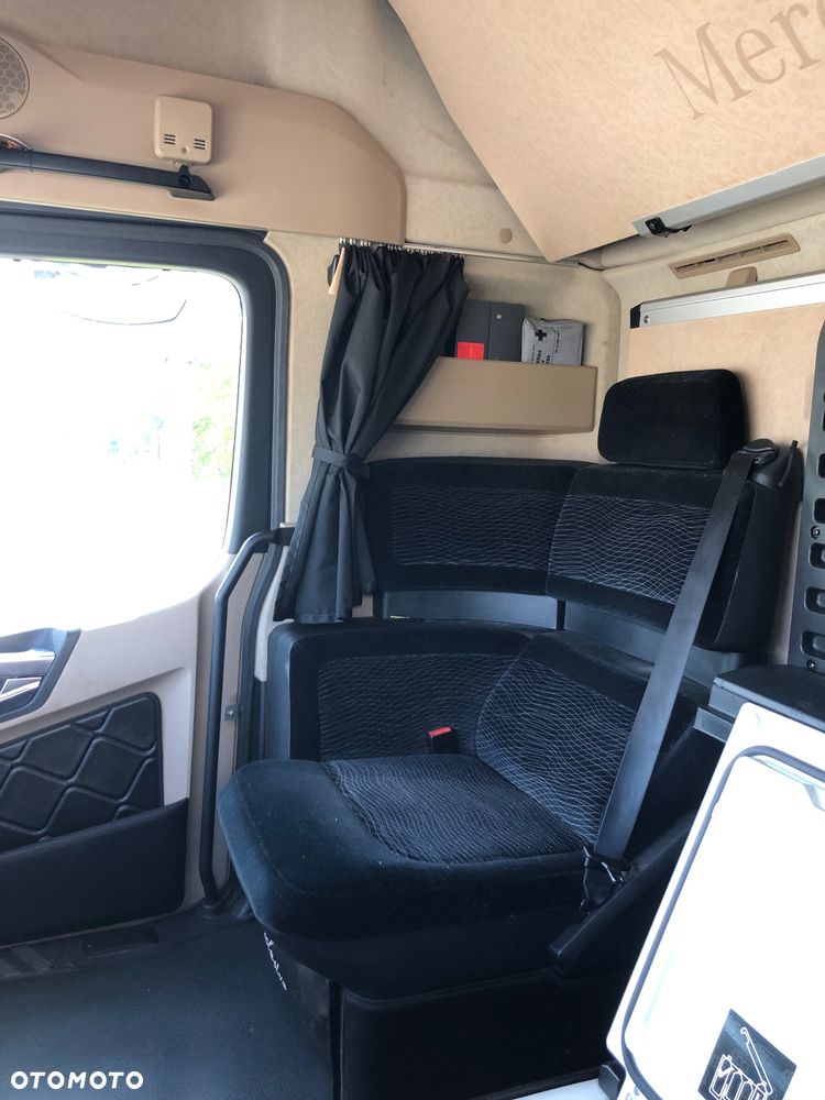 Mercedes-Benz Actros MP4 - 7