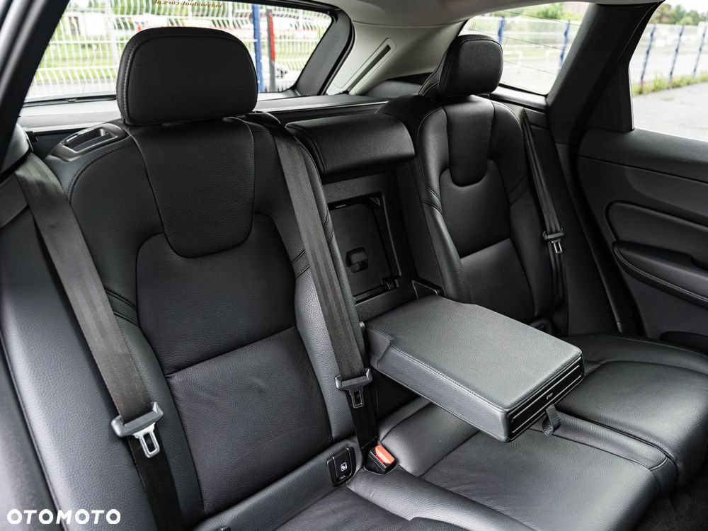 Volvo XC 60 B4 D Plus Bright - 27