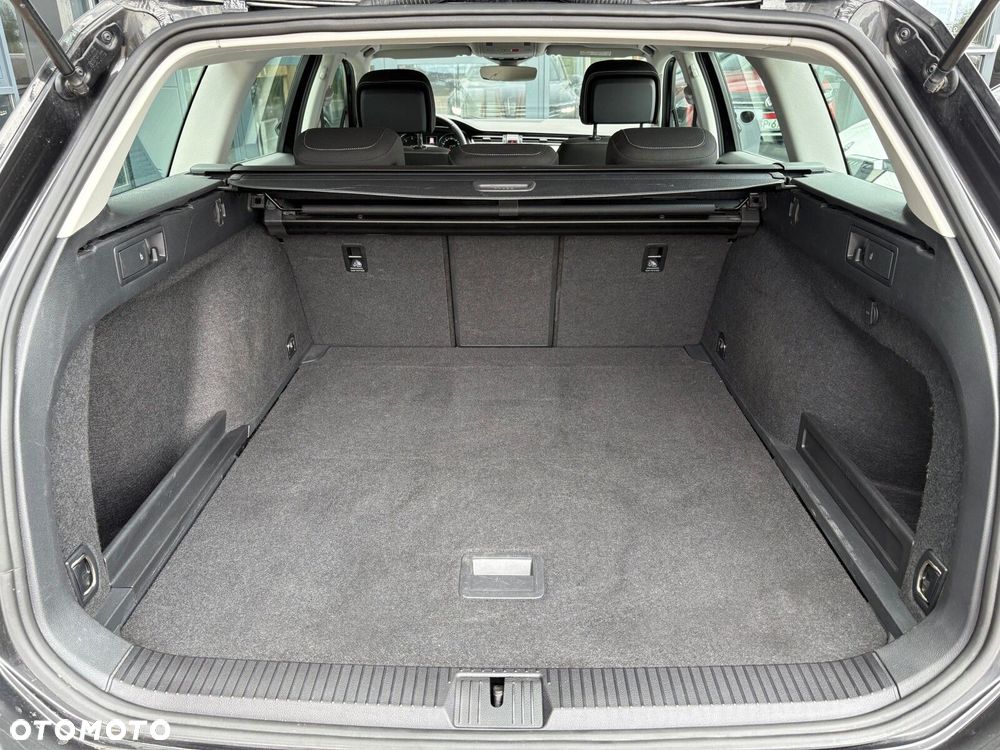 Volkswagen Passat - 19