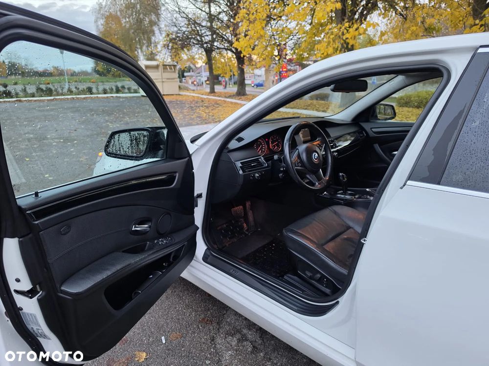 BMW Seria 5 528i xDrive - 4