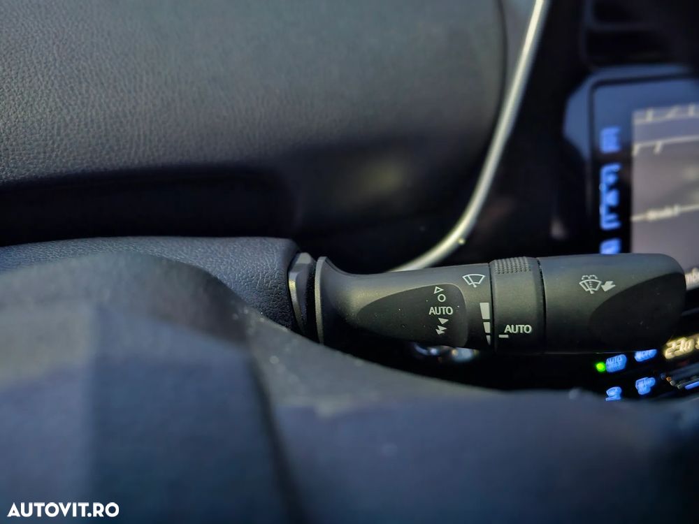 Toyota Prius Plug-in Hybrid Executive - 19