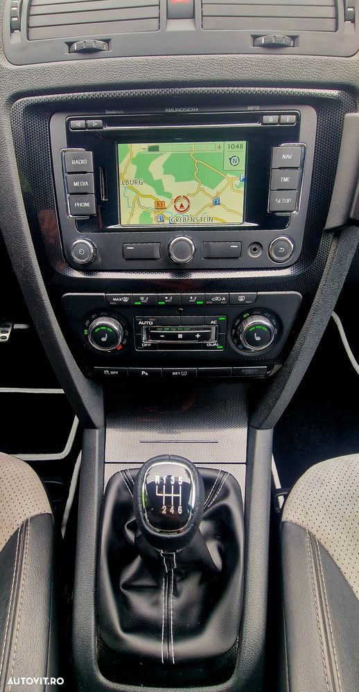 Skoda Octavia 2.0 TDI CR DPF RS - 11