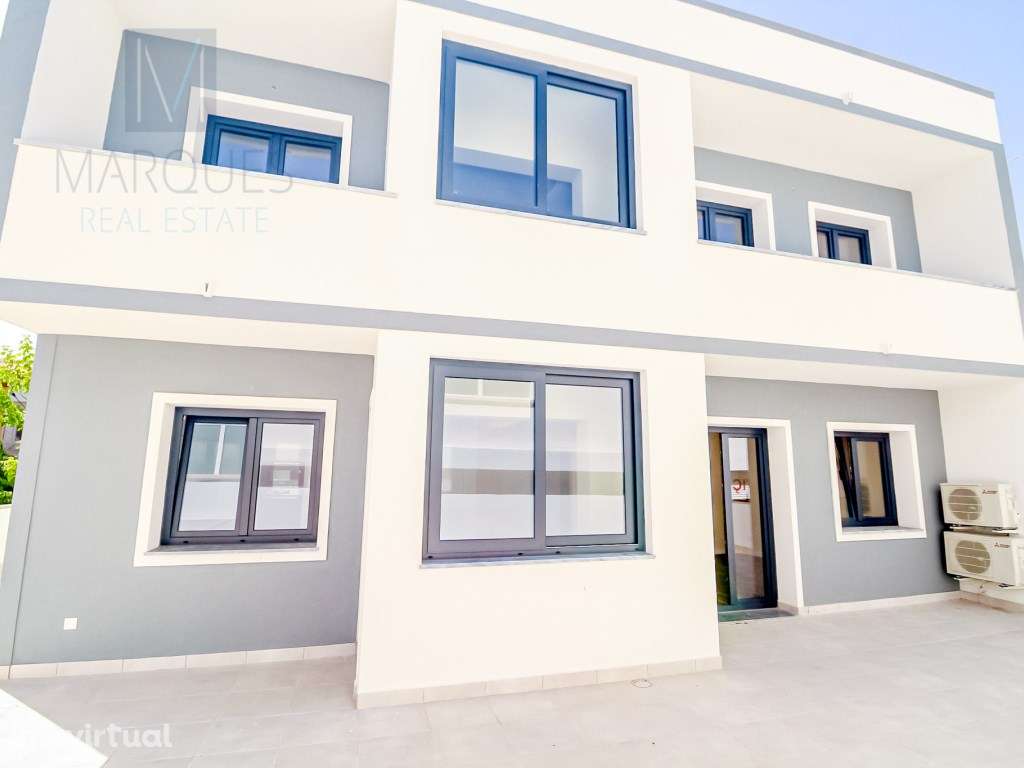 Apartamento T4 com 3 Suites. Logradouro e Estacionamento em Almada - Grande imagem: 5/31