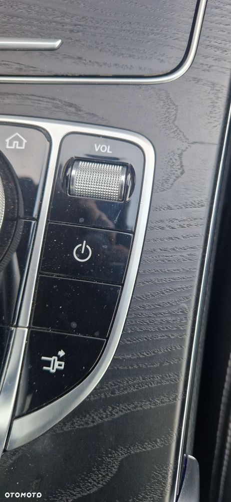 Mercedes-Benz Klasa C 220 d 4Matic 9G-TRONIC AMG Line Plus - 25