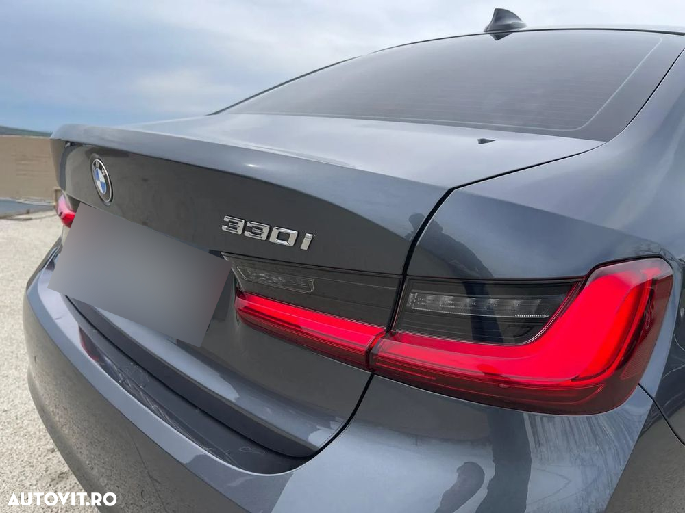 BMW Seria 3 330i AT Sport Line - 11