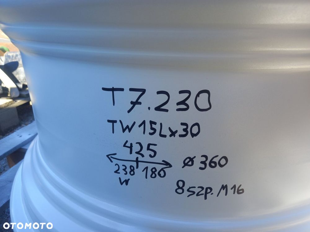 Felga przód 15x30 New Holland T7.230 - 3