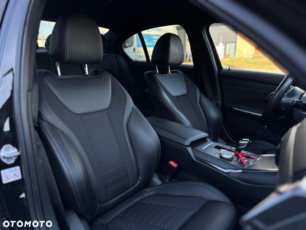 BMW Seria 3 330e Sport Line sport - 12