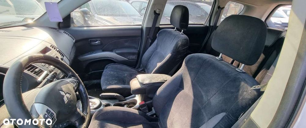 Mitsubishi Outlander - 8