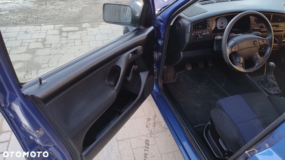 Volkswagen Golf 1.6 - 12