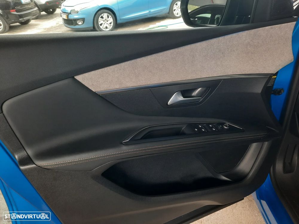 Peugeot 3008 1.6 Hybrid GT e-EAT8 - 28