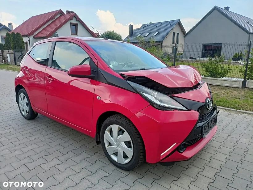 Toyota Aygo x-play - 1