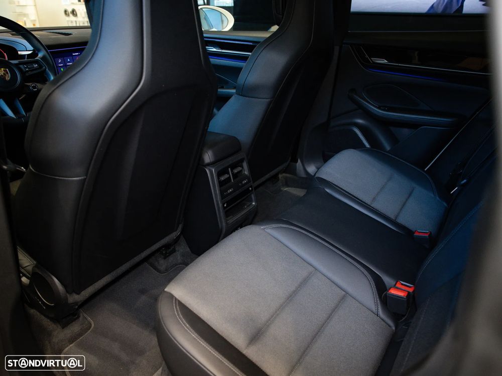 Porsche Macan Electric 4 - 30