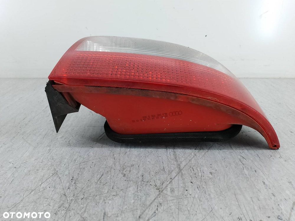 LAMPA TYLNA PRAWA AUDI  A3 8L 8L0945096B HATCHBACK - 6
