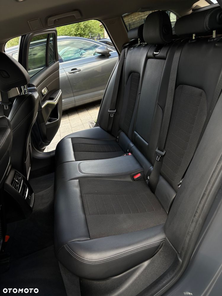 BMW Seria 3 320d Sport Line Shadow - 26