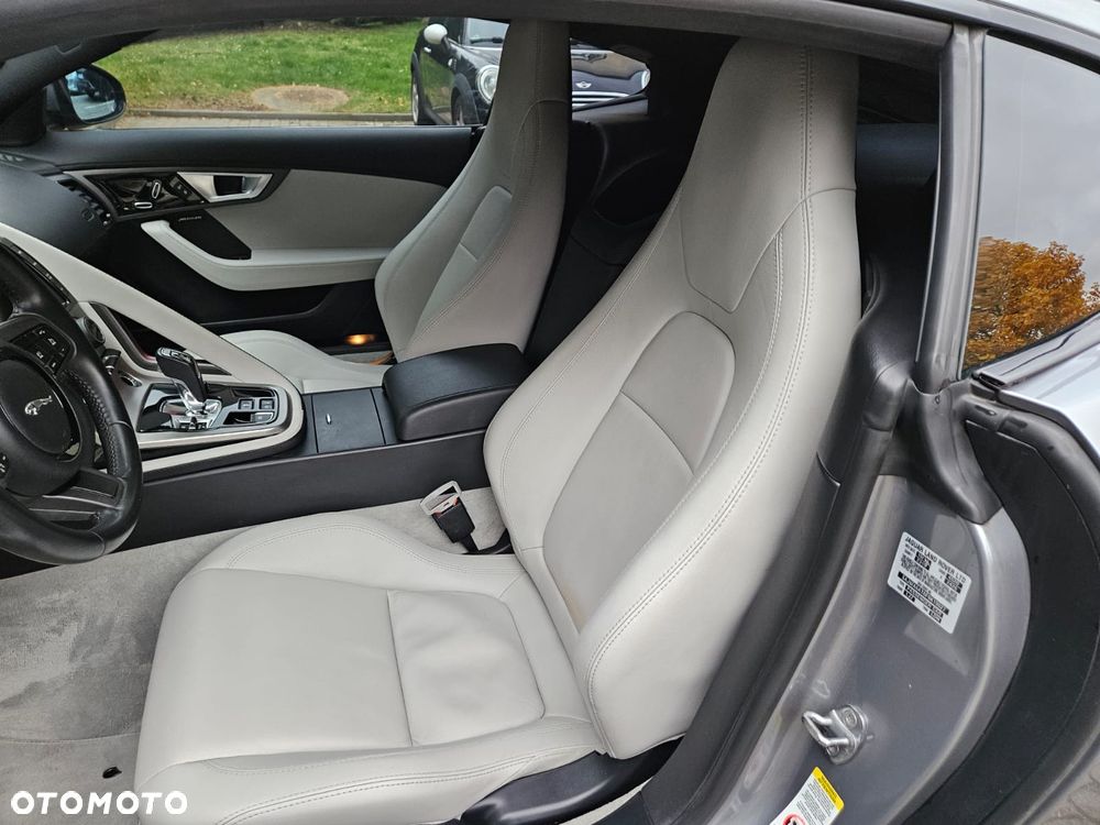 Jaguar F-Type R-Dynamic - 12