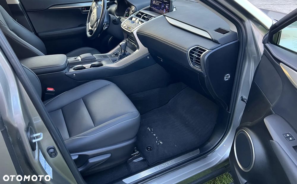 Lexus NX 300h F Impression AWD - 9