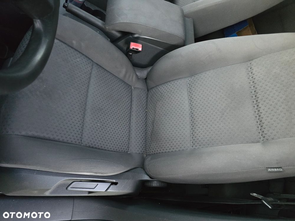 Volkswagen Touran - 25