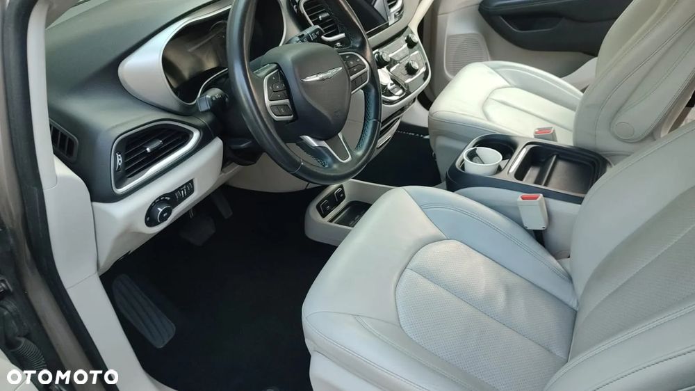 Chrysler Pacifica - 22