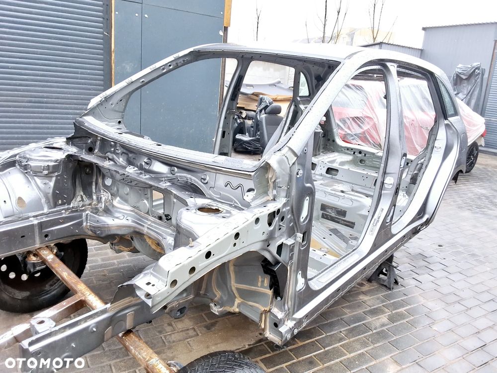 MERCEDES B-KLASA W246 SPRZEDAM KAROSERIĘ EUROPA Z DOKUMĘTAMI W KOLOR 787 W ORYGINALE Z 2013 ROKU - 10
