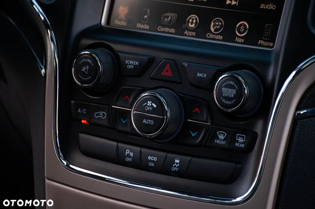 Jeep Grand Cherokee - 33