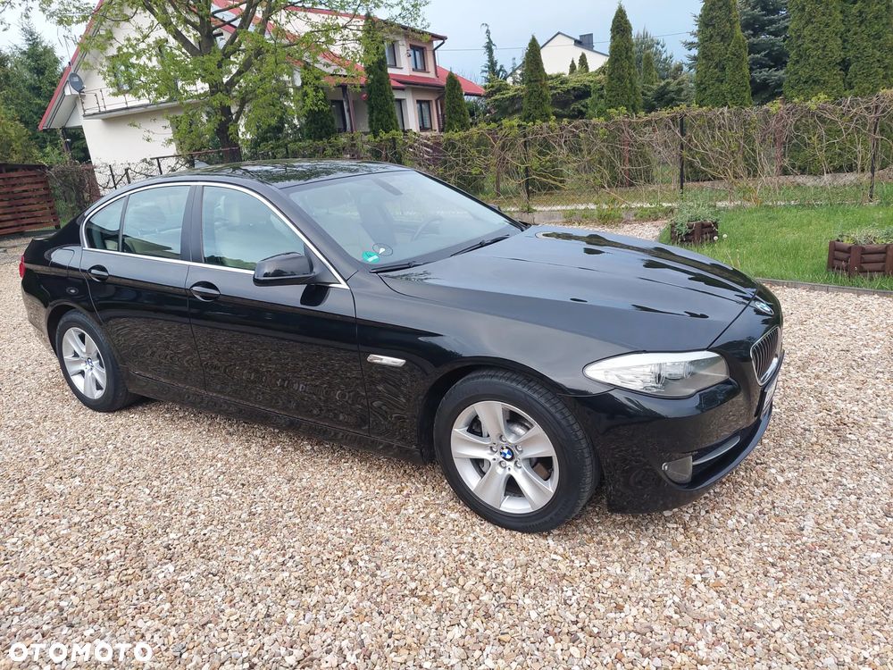 BMW Seria 5 528i Sport-Aut - 34