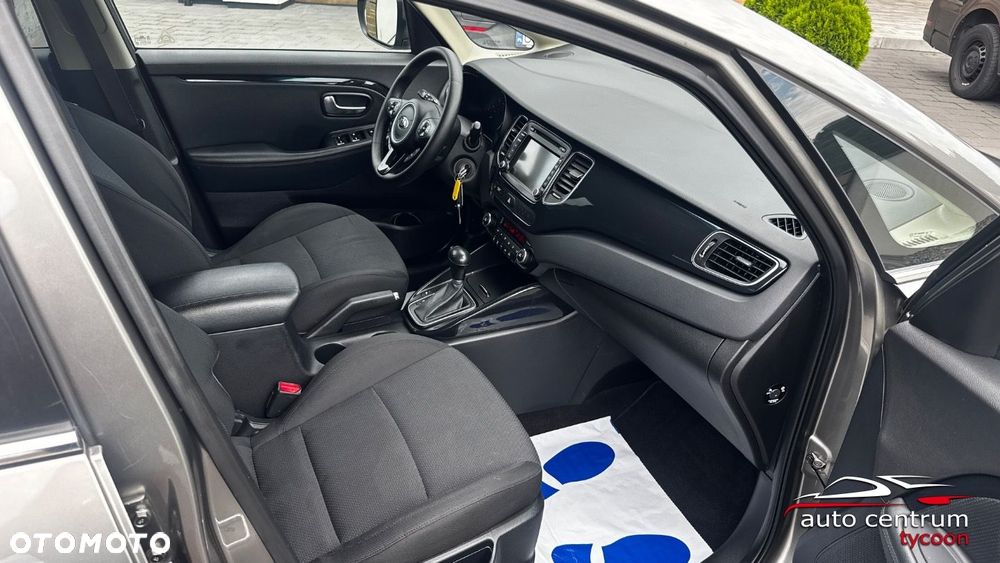 Kia Carens - 32