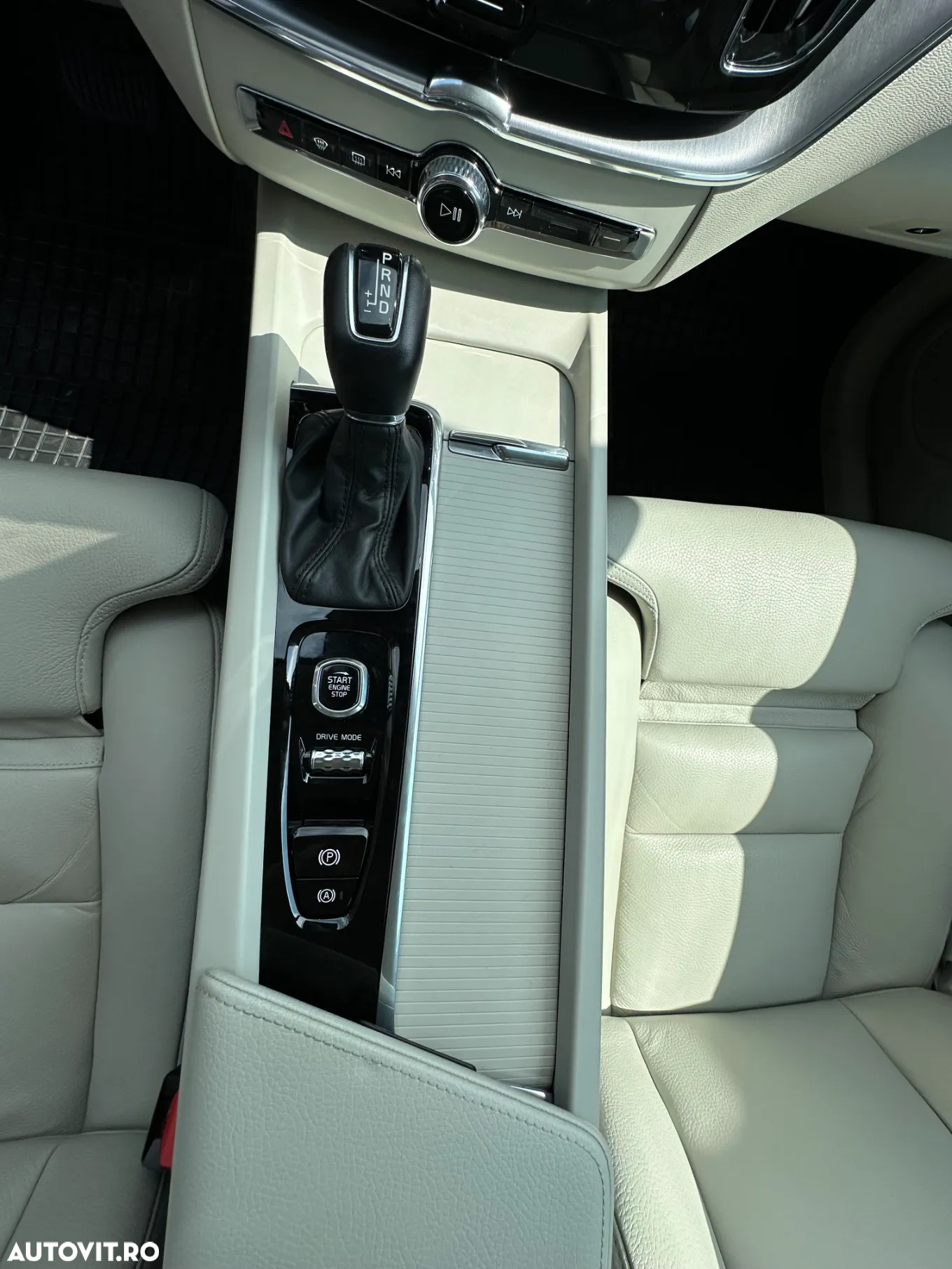 Volvo XC 60 D4 Momentum Pro - 17