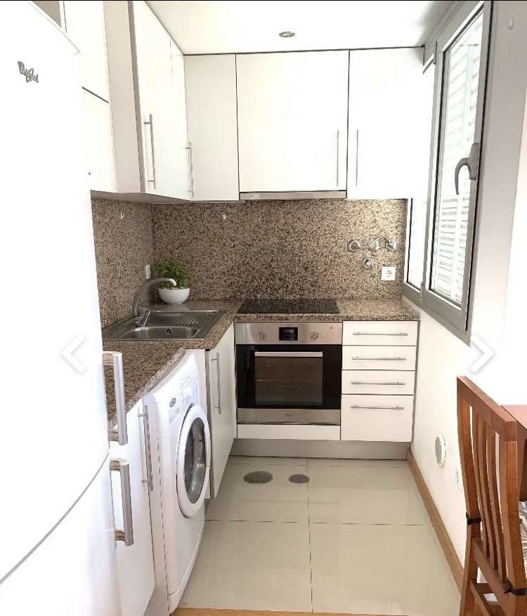 Arrendo T1 Marquês com Garagem e Varanda - Grande imagem: 3/8