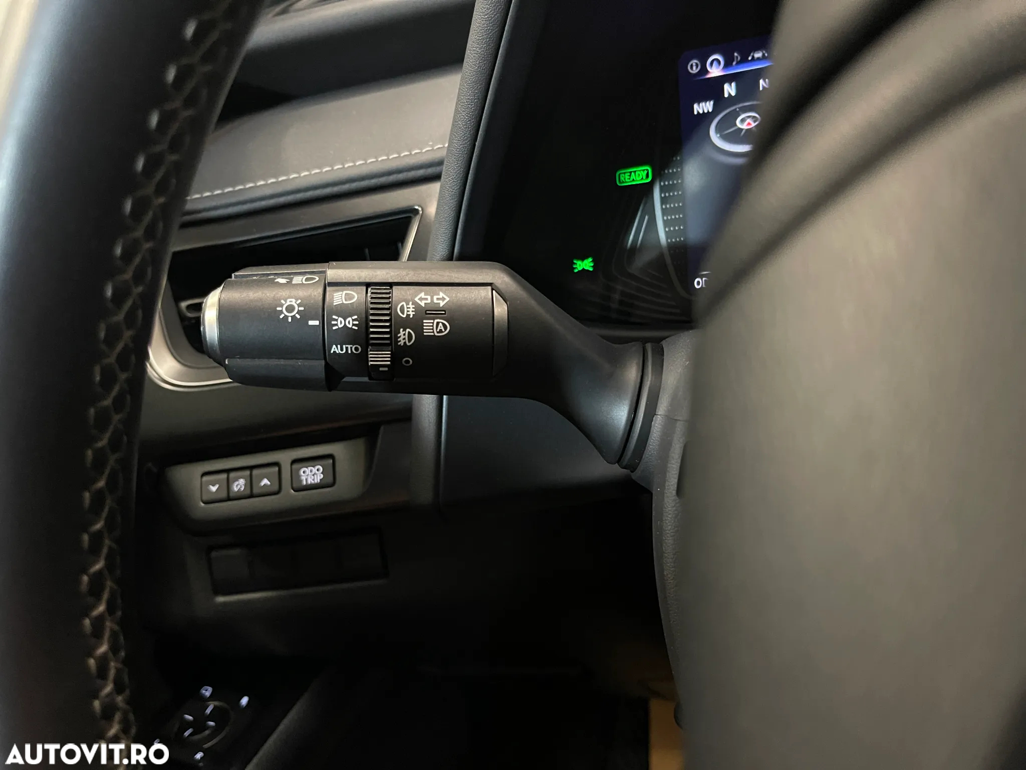 Lexus UX 250h 2.0L HEV 20H- (178 HP) 4X4 CVT Executive - 26