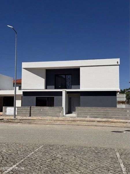 Moradia T4+1 - Grande imagem: 2/8