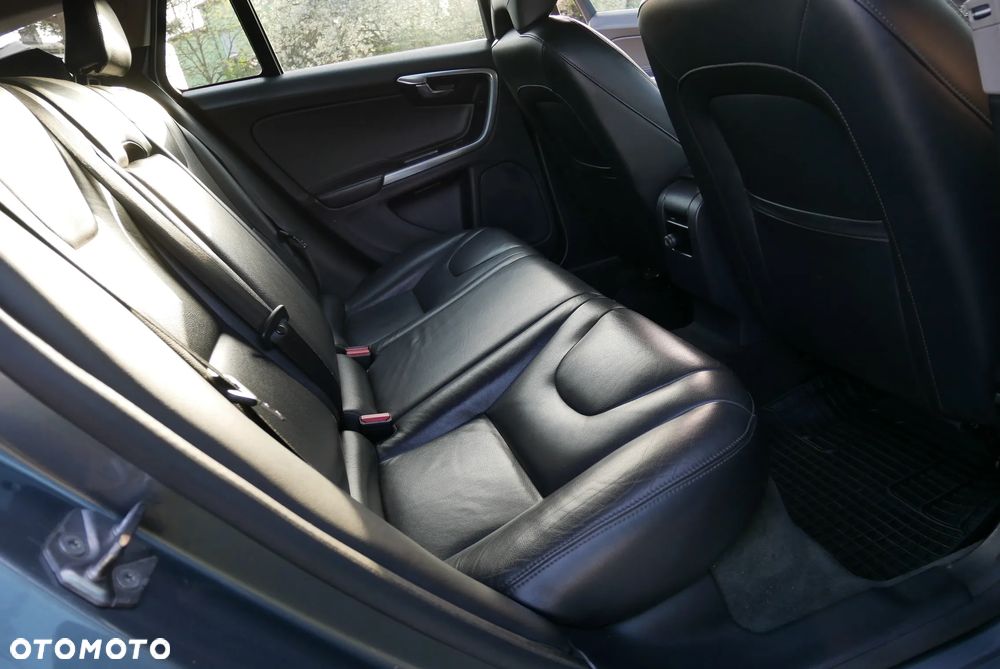 Volvo V60 D4 Geartronic Momentum - 12