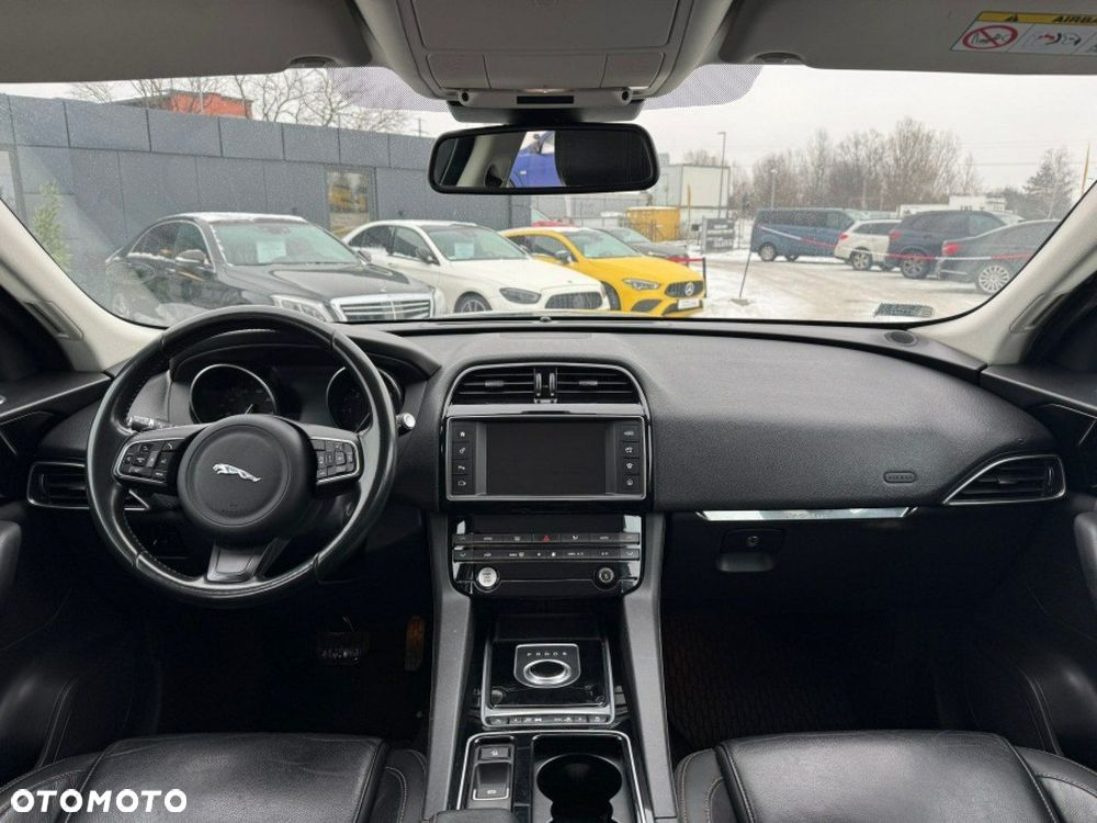 Jaguar F-Pace - 12