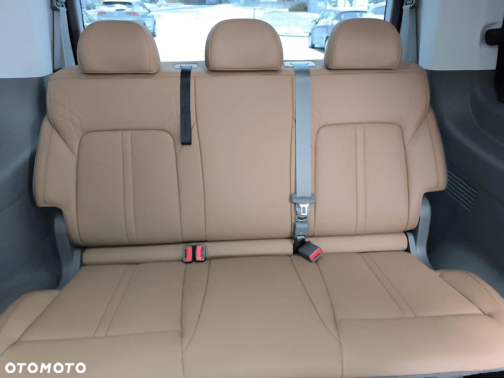 Hyundai Staria 1.6 T-GDI HEV Luxury - 19