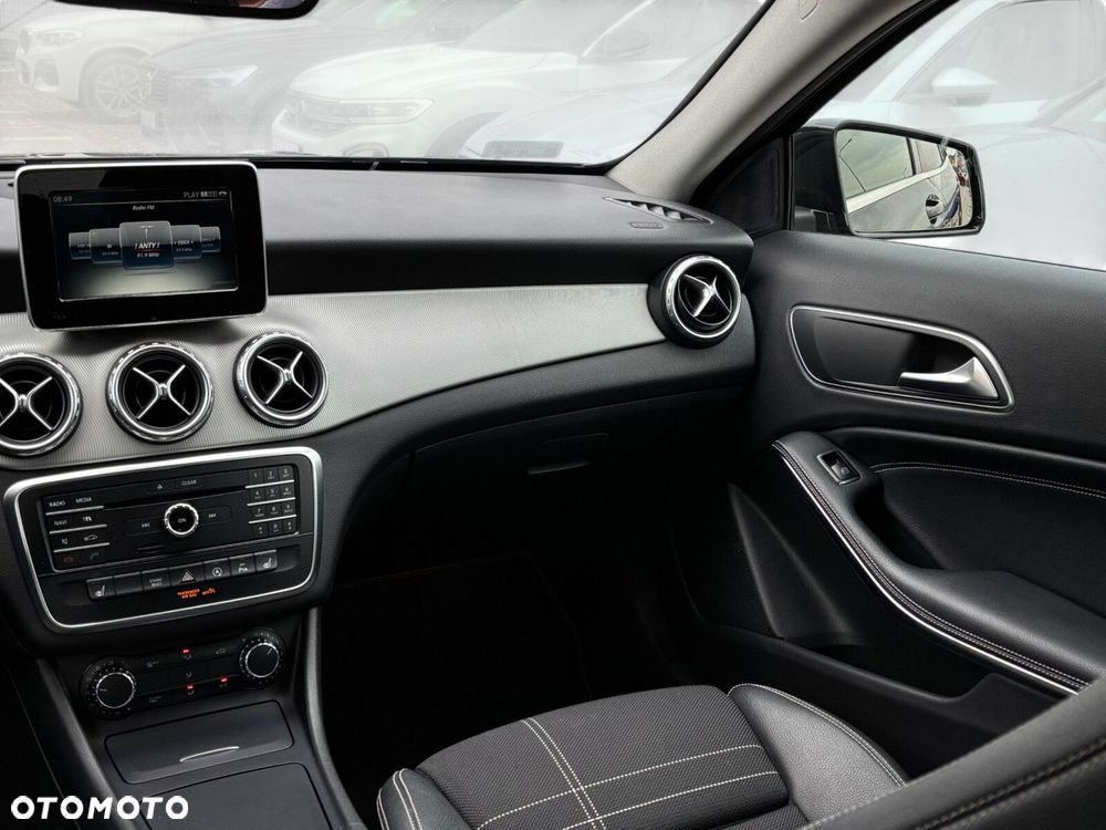 Mercedes-Benz GLA 200 7G-DCT Urban - 27