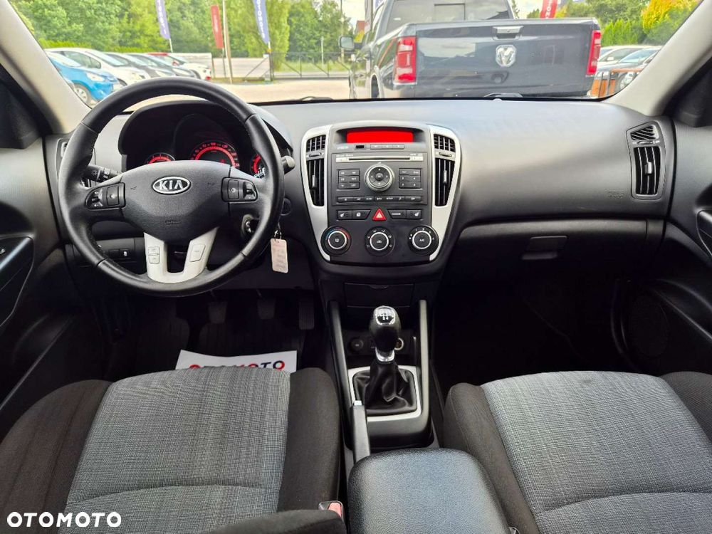 Kia Ceed - 8