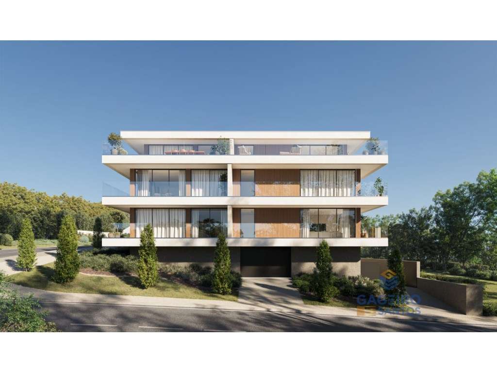 Apartamento em condomínio com piscina junto à praia da Gralha - Grande imagem: 3/7