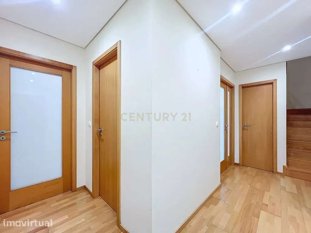 T2 Duplex com 2 Suítes | Último Piso | Garagem Box para 2 Viaturas | P - Grande imagem: 5/54