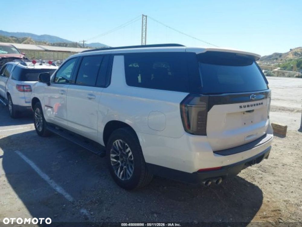 Chevrolet Suburban - 3