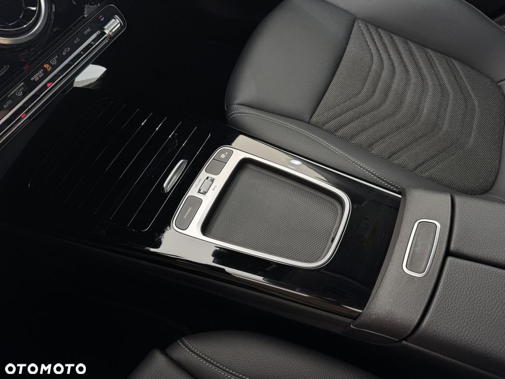 Mercedes-Benz CLA 200 7G-DCT - 25