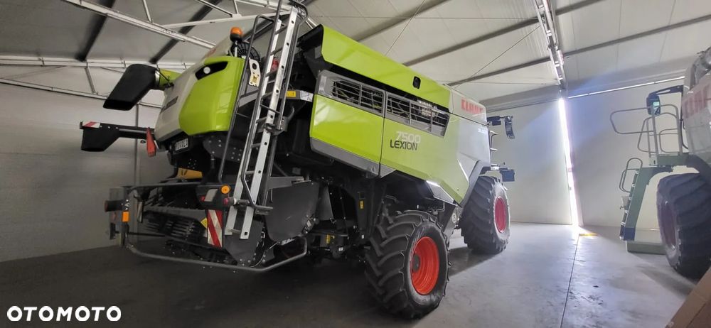 Claas Lexion 7500 + V930 - 5