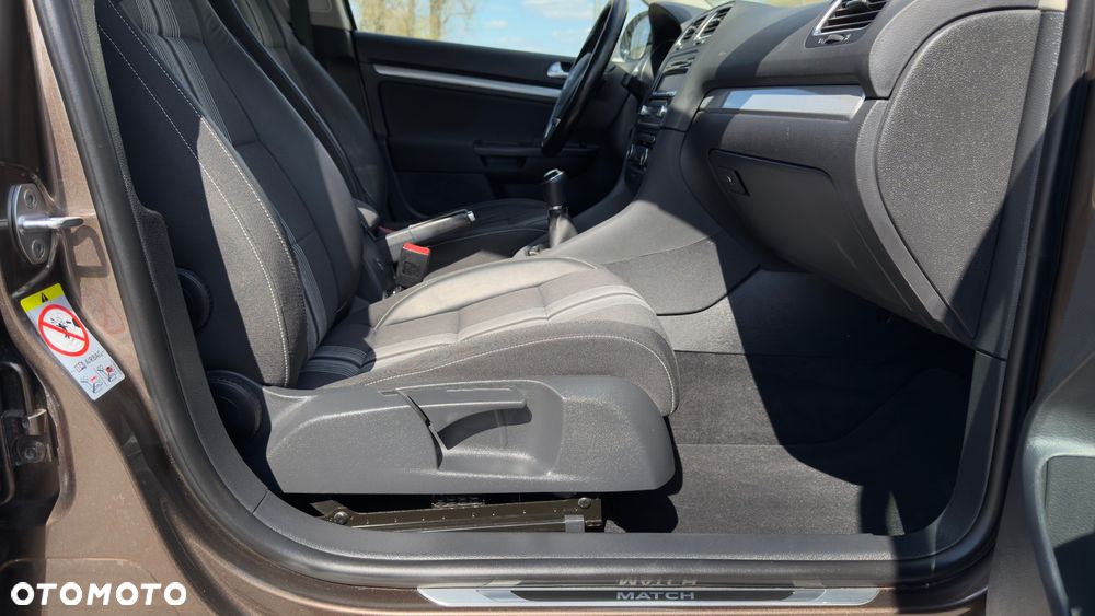 Volkswagen Golf 1.6 TDI DPF MATCH - 21