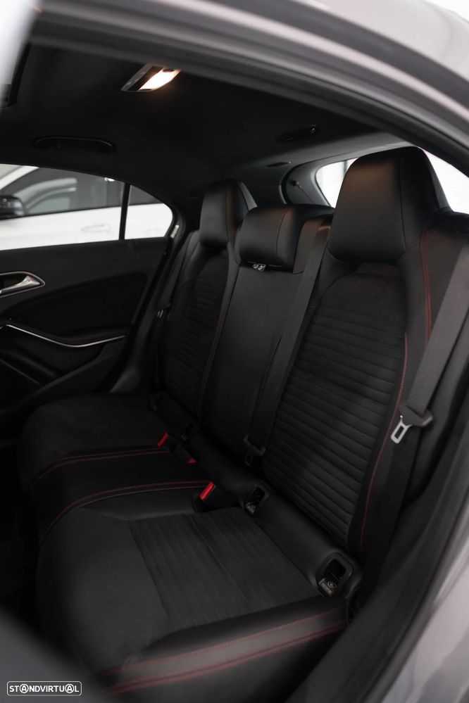 Mercedes-Benz A 45 AMG 4Matic Speedshift 7G-DCT - 28