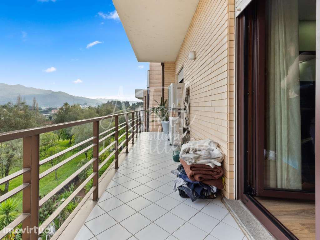 Duplex T5 no centro de Ponte de Lima com terraço panorâmico e 2 gar... - Grande imagem: 4/58