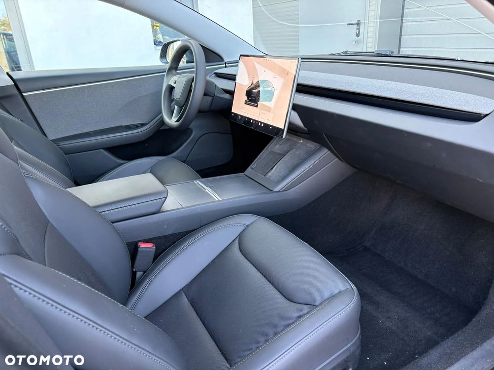 Tesla Model 3 - 9