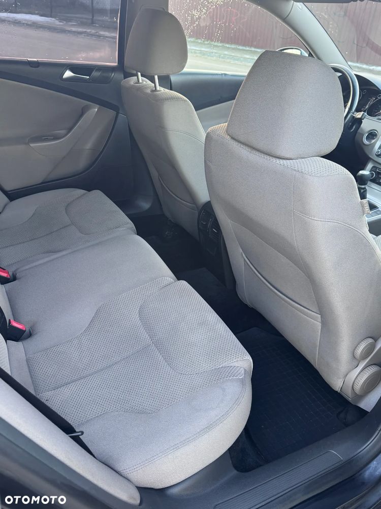 Volkswagen Passat - 12