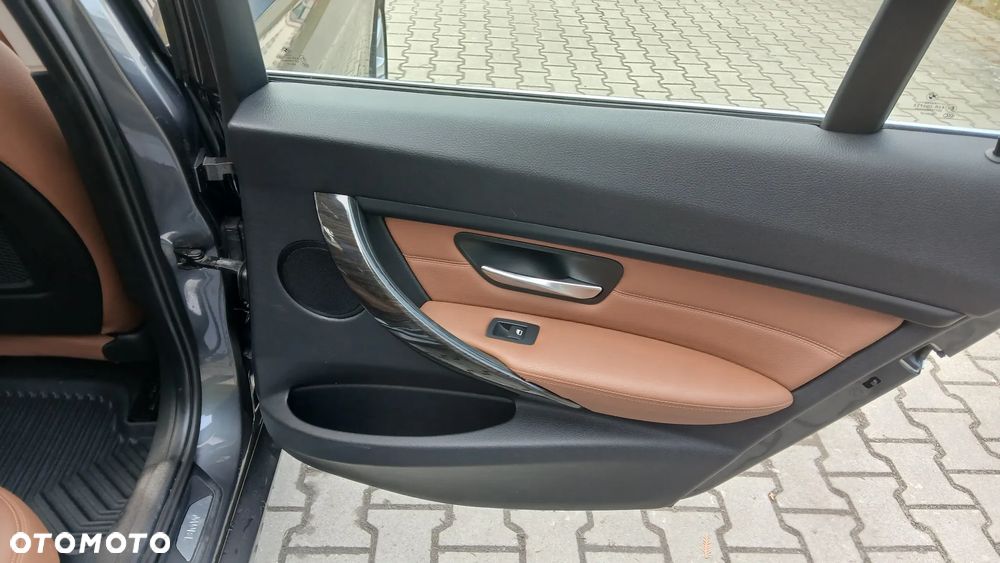 BMW Seria 3 330d Sport-Aut Luxury Line - 17