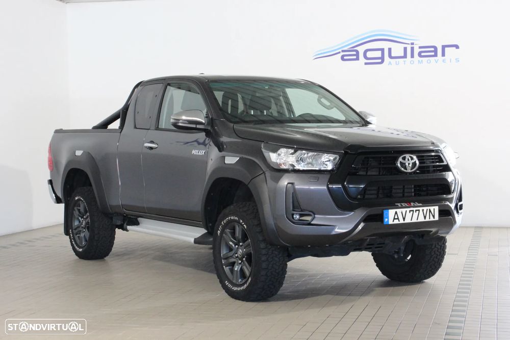 Toyota HILUX 2.4 D-4D 4WD CE Trial 3L - 1