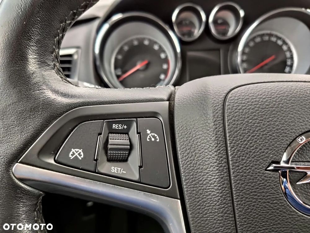 Opel Astra 1.4 Turbo Cosmo - 25