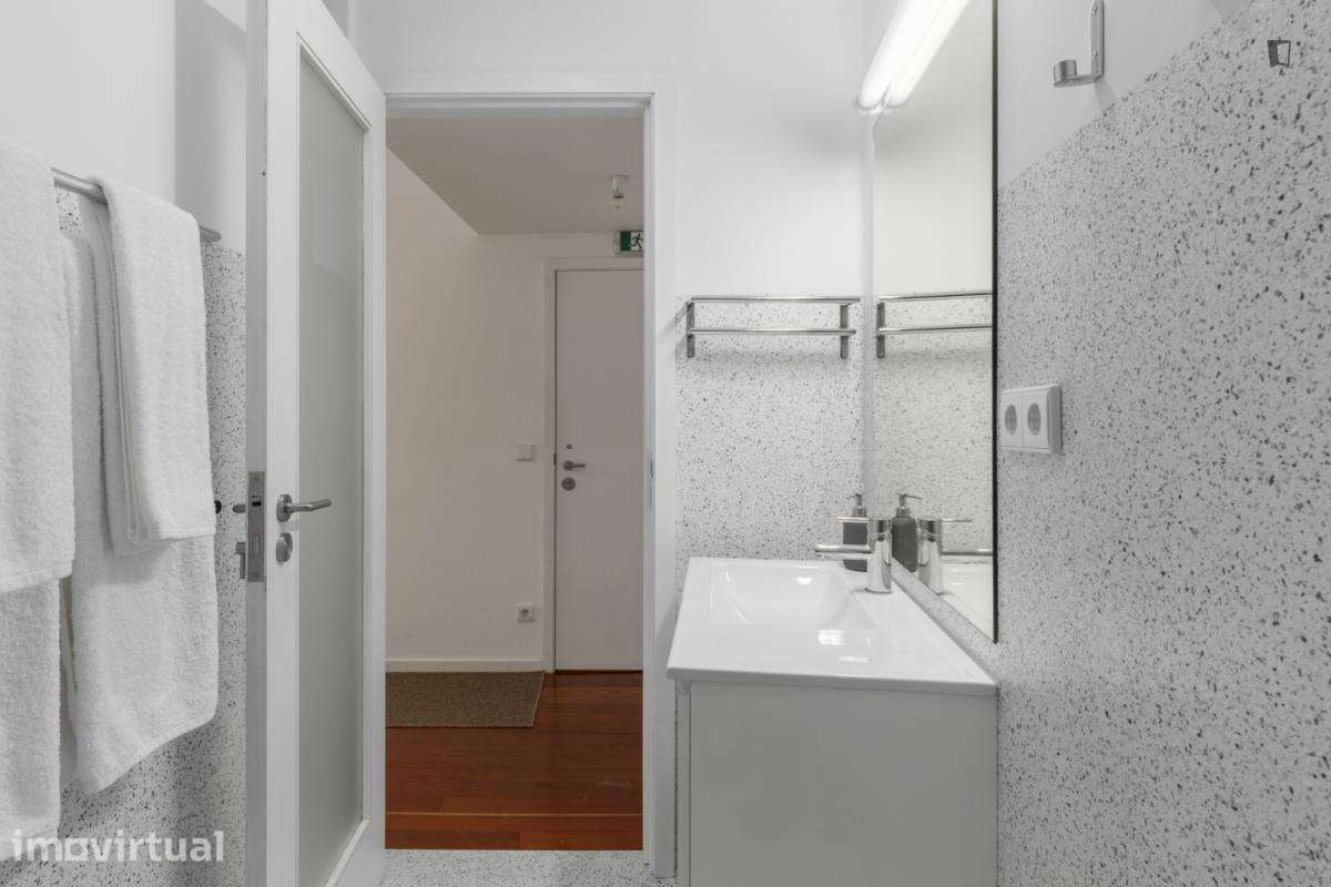 Apartamento com 3 quartos - localizado em São Nicolau Porto - Grande imagem: 5/23